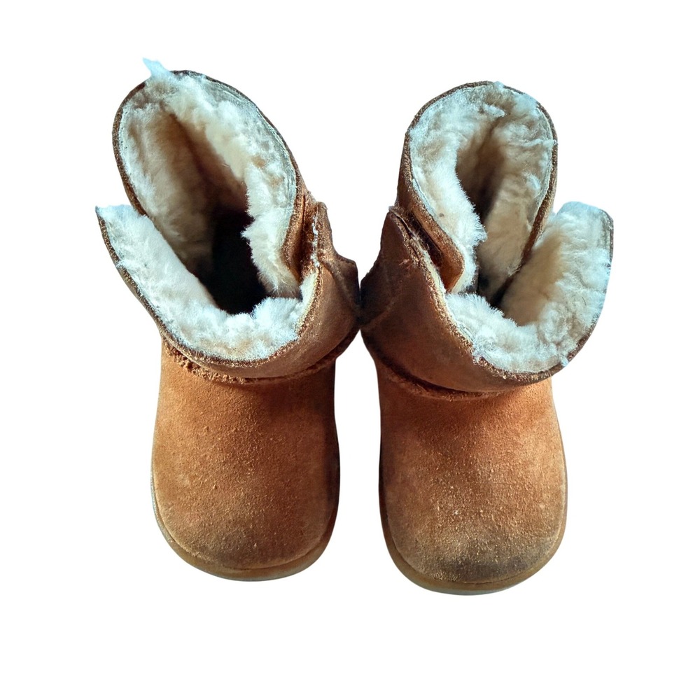 UGG‎ Kids Keelan Chestnut Boots 4 Suede Sheepskin Lining Hook and Loop Closure